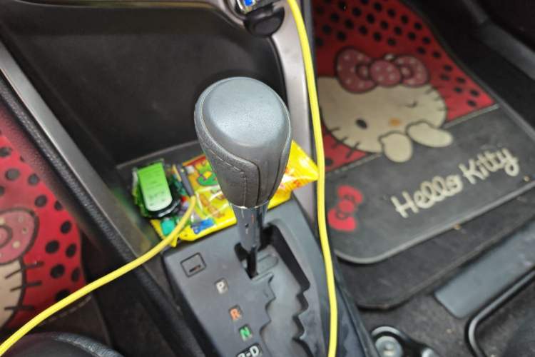 Used Toyota YARiS L Zhi Xuan 2015 1.5E Automatic Charm Edition Gear Lever