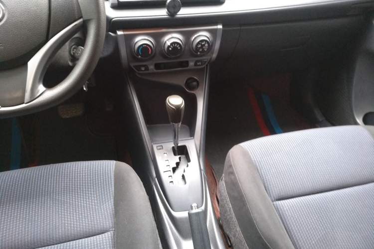 Used Toyota YARiS L Zhi Xuan 2015 1.5E Automatic Charm Edition Gear Lever