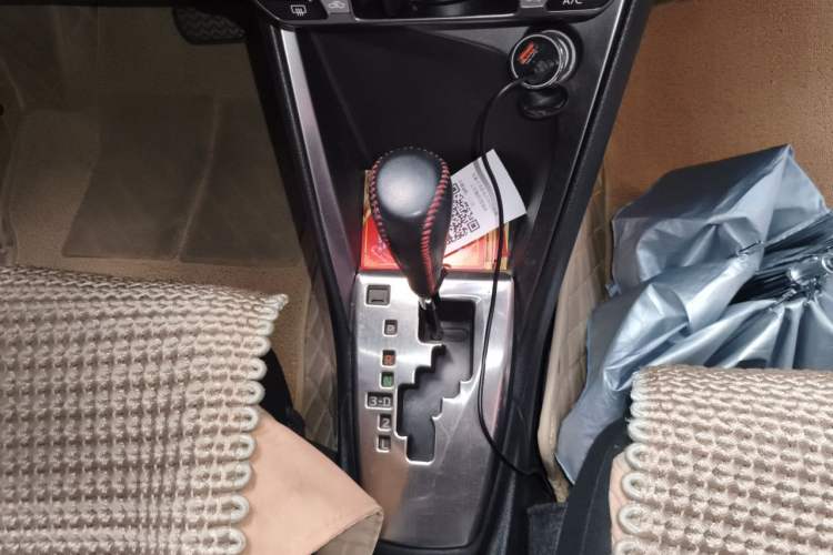 Used Toyota YARiS L Zhi Xuan 2015 1.5E Automatic Charm Edition Gear Lever