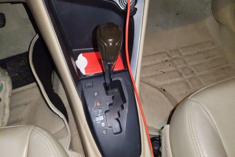 Used Toyota YARiS L Zhi Xuan 2015 1.5E Automatic Charm Edition Gear Lever