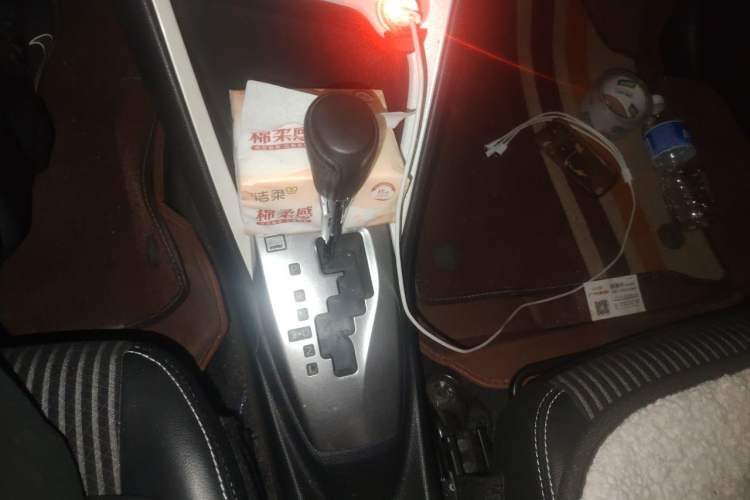 Used Toyota YARiS L Zhi Xuan 2015 1.5G Automatic Xuan Dong Sunroof Special Edition Gear Lever