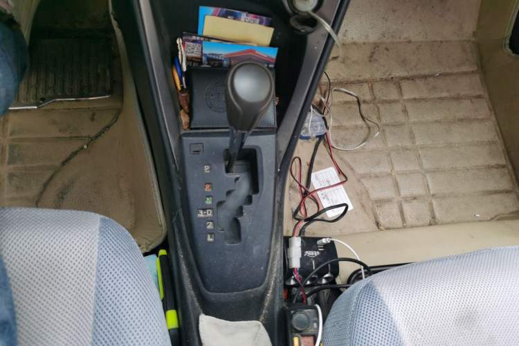 Used Toyota YARiS L Zhi Xuan 2015 1.5E Automatic Charm Edition Gear Lever