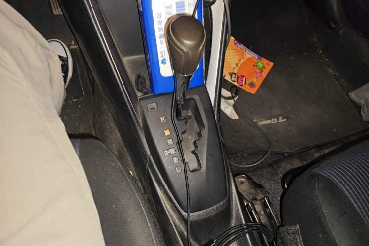 Used Toyota YARiS L Zhi Xuan 2015 1.5E Automatic Charm Edition Gear Lever