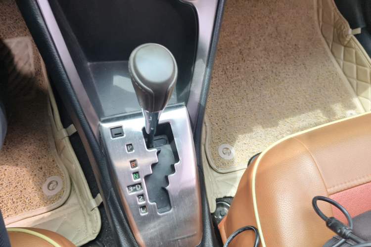 Used Toyota YARiS L Zhi Xuan 2015 1.5E Automatic Charm Edition Gear Lever