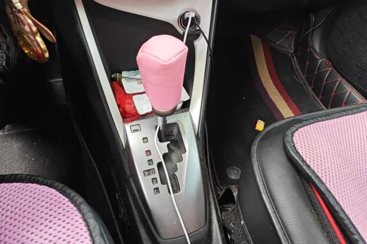 Used Toyota YARiS L Zhi Xuan 2015 1.5G Automatic Xuan Dong Sunroof Special Edition Gear Lever