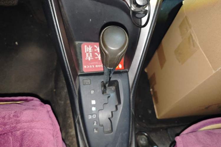 Used Toyota YARiS L Zhi Xuan 2015 1.5E Automatic Charm Edition Gear Lever