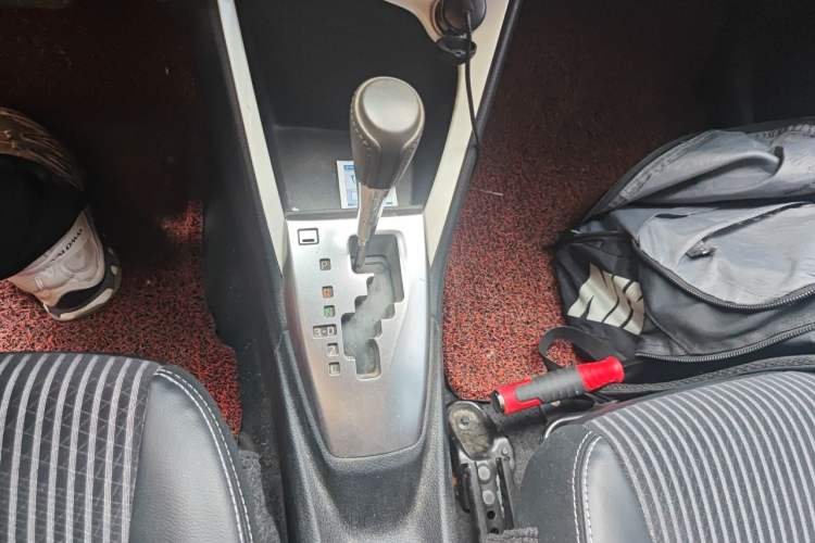 Used Toyota YARiS L Zhi Xuan 2015 1.5G Automatic Xuan Dong Sunroof Special Edition Gear Lever
