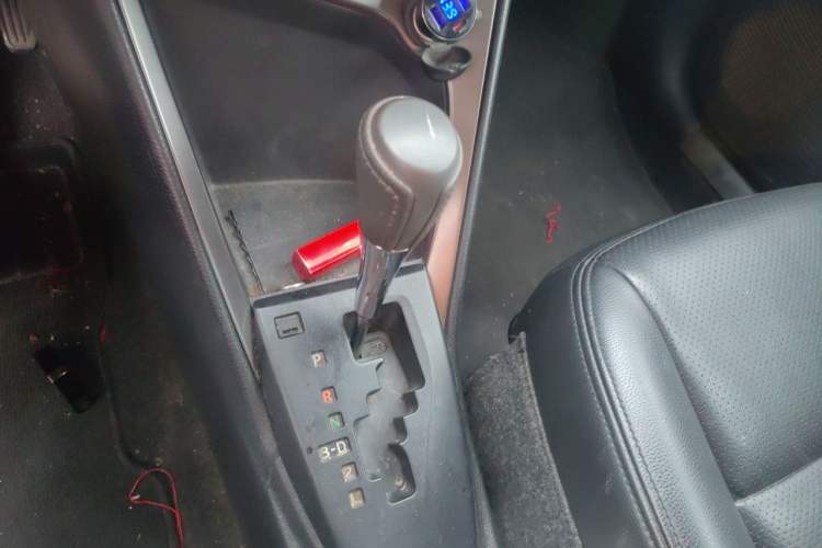 Used Toyota YARiS L Zhi Xuan 2015 1.5E Automatic Charm Edition Gear Lever