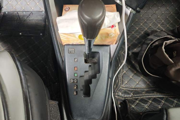 Used Toyota YARiS L Zhi Xuan 2015 1.5E Automatic Charm Edition Gear Lever