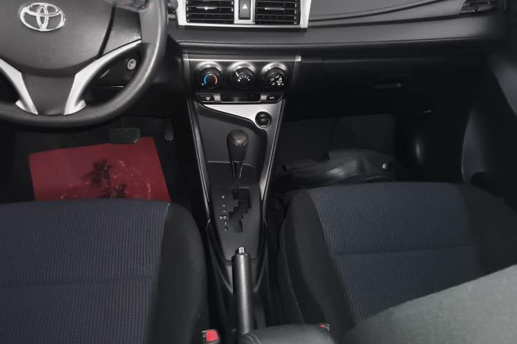 Used Toyota YARiS L Zhi Xuan 2015 1.5E Automatic Charm Edition Gear Lever
