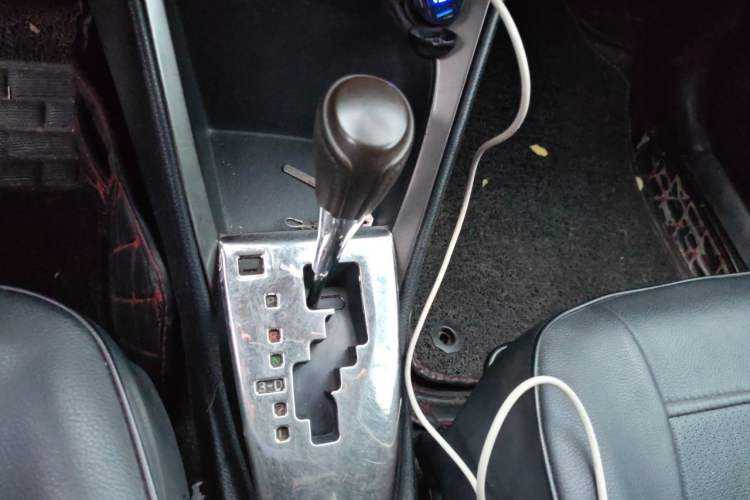 Used Toyota YARiS L Zhi Xuan 2015 1.5E Automatic Charm Edition Gear Lever
