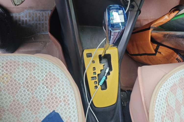 Used Toyota YARiS L Zhi Xuan 2015 1.5E Automatic Charm Edition Gear Lever