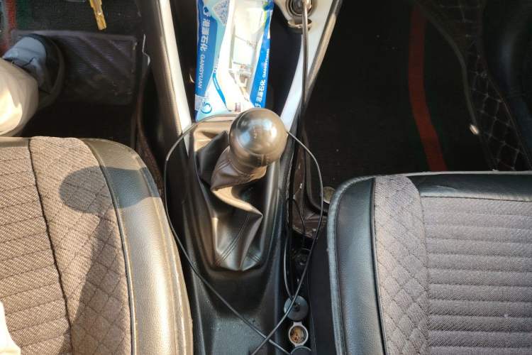 Used Toyota YARiS L Zhi Xuan 2015 1.5G Manual Xuan Dong Sunroof Special Edition Gear Lever