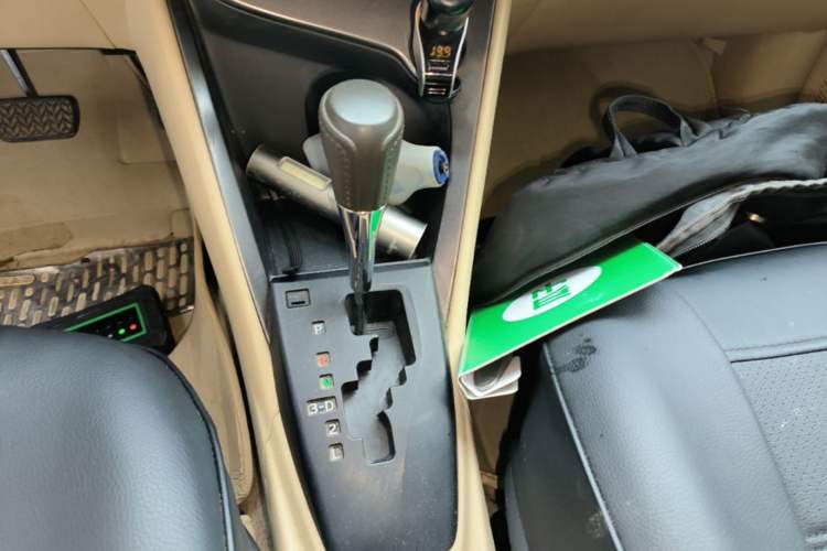 Used Toyota YARiS L Zhi Xuan 2015 1.5E Automatic Charm Edition Gear Lever