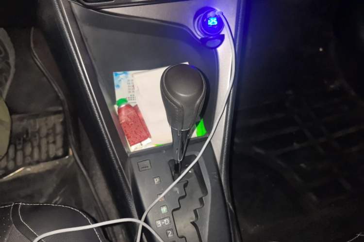 Used Toyota YARiS L Zhi Xuan 2015 1.5E Automatic Charm Edition Gear Lever