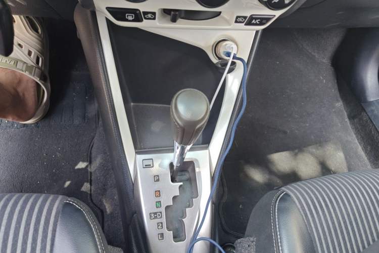 Used Toyota YARiS L Zhi Xuan 2015 1.5G Automatic Xuan Dong Sunroof Special Edition Gear Lever