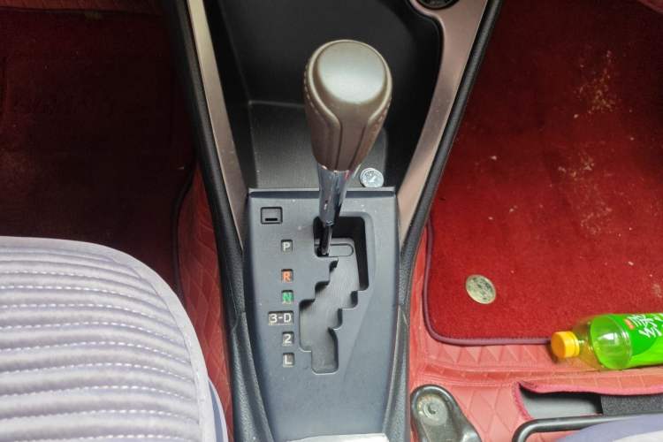 Used Toyota YARiS L Zhi Xuan 2015 1.5E Automatic Charm Edition Gear Lever