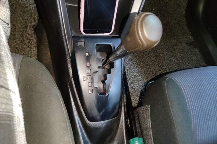 Used Toyota YARiS L Zhi Xuan 2015 1.5E Automatic Charm Edition Gear Lever