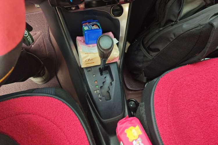 Used Toyota YARiS L Zhi Xuan 2015 1.5E Automatic Charm Edition Gear Lever