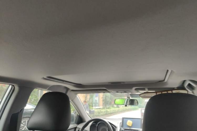 Used Toyota YARiS L Zhi Xuan 2015 1.5G Manual Xuan Dong Sunroof Special Edition Headliner