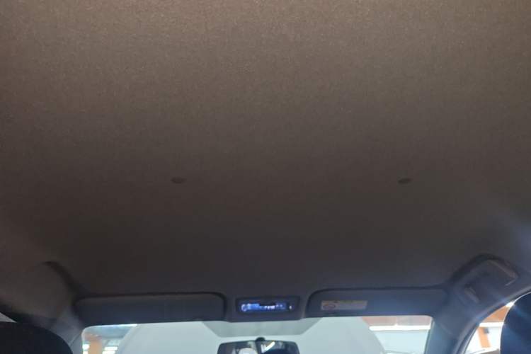 Used Toyota YARiS L Zhi Xuan 2015 1.5E Automatic Charm Edition Headliner