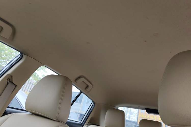 Used Toyota YARiS L Zhi Xuan 2015 1.5E Automatic Charm Edition Headliner