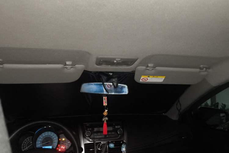 Used Toyota YARiS L Zhi Xuan 2015 1.5E Automatic Charm Edition Headliner