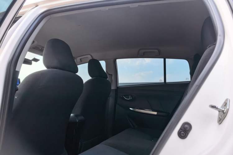 Used Toyota YARiS L Zhi Xuan 2015 1.5E Automatic Charm Edition Headliner