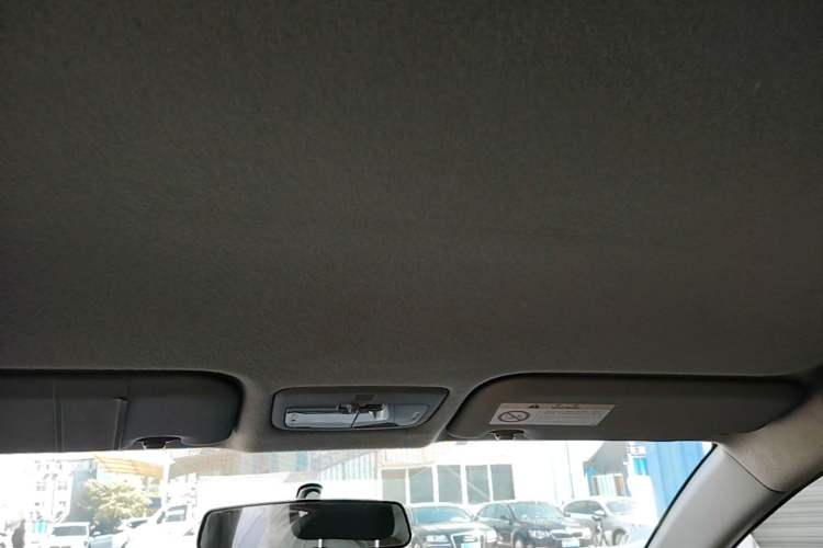 Used Toyota YARiS L Zhi Xuan 2015 1.5E Automatic Charm Edition Headliner