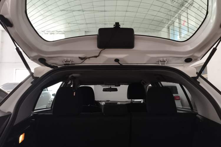 Used Toyota YARiS L Zhi Xuan 2015 1.5E Automatic Charm Edition Headliner