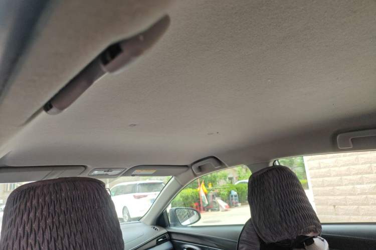 Used Toyota YARiS L Zhi Xuan 2015 1.5E Automatic Charm Edition Headliner