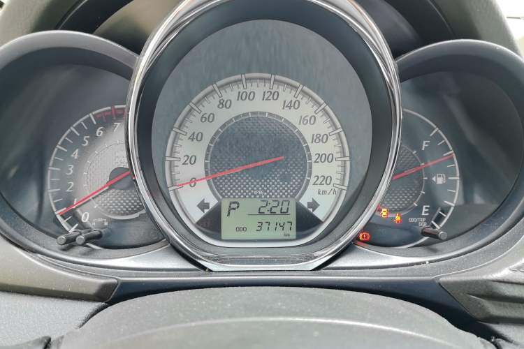 Used Toyota YARiS L Zhi Xuan 2015 1.5G Automatic Xuan Dong Sunroof Special Edition Instrument Cluster