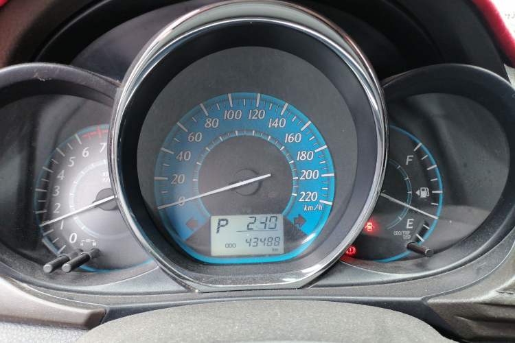 Used Toyota YARiS L Zhi Xuan 2015 1.5E Automatic Charm Edition Instrument Cluster