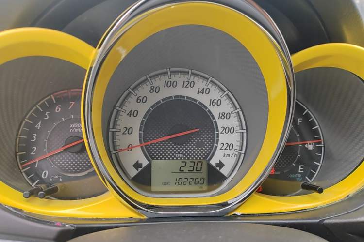 Used Toyota YARiS L Zhi Xuan 2015 1.5G Manual Xuan Dong Sunroof Special Edition Instrument Cluster