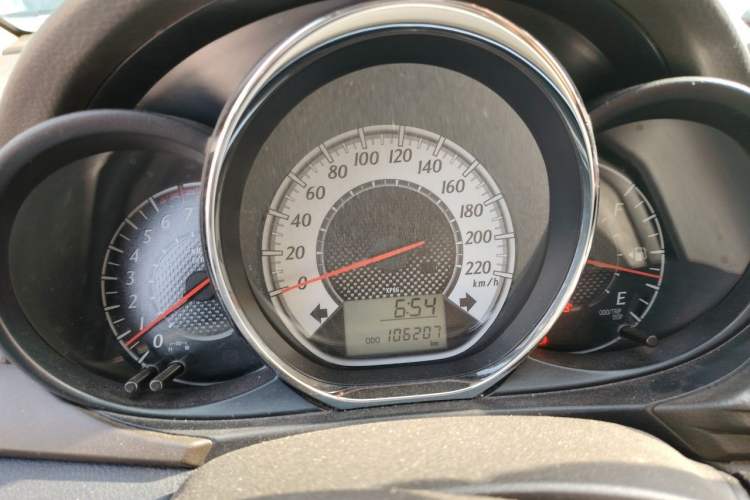 Used Toyota YARiS L Zhi Xuan 2015 1.5G Manual Xuan Dong Sunroof Special Edition Instrument Cluster