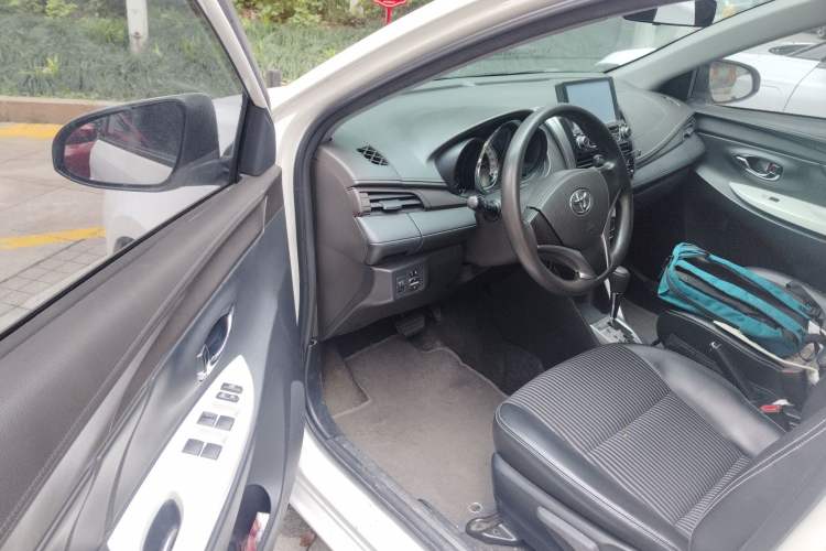 Used Toyota YARiS L Zhi Xuan 2015 1.5G Automatic Xuan Dong Sunroof Special Edition Interior 3