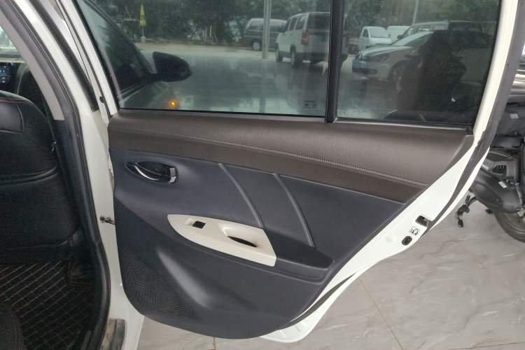 Used Toyota YARiS L Zhi Xuan 2015 1.5G Manual Xuan Dong Sunroof Special Edition Interior 3