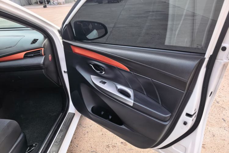 Used Toyota YARiS L Zhi Xuan 2015 1.5E Automatic Charm Edition Interior 3