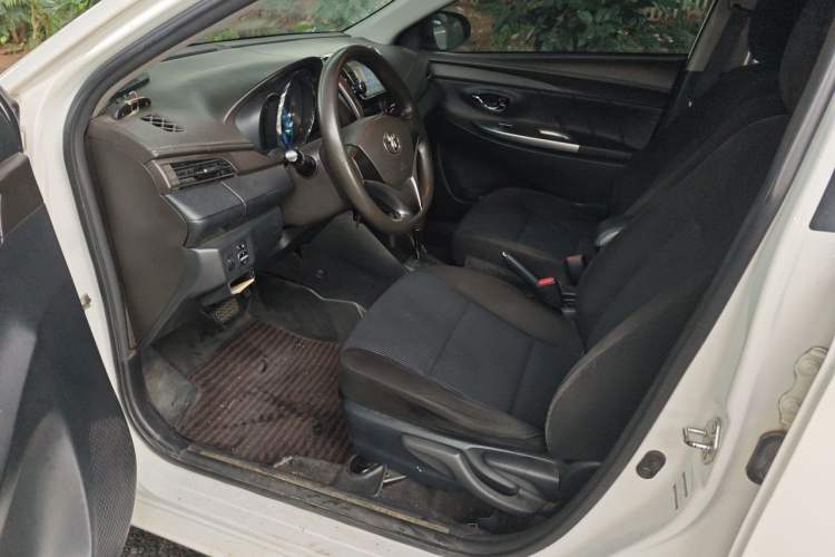 Used Toyota YARiS L Zhi Xuan 2015 1.5E Automatic Charm Edition Interior 3