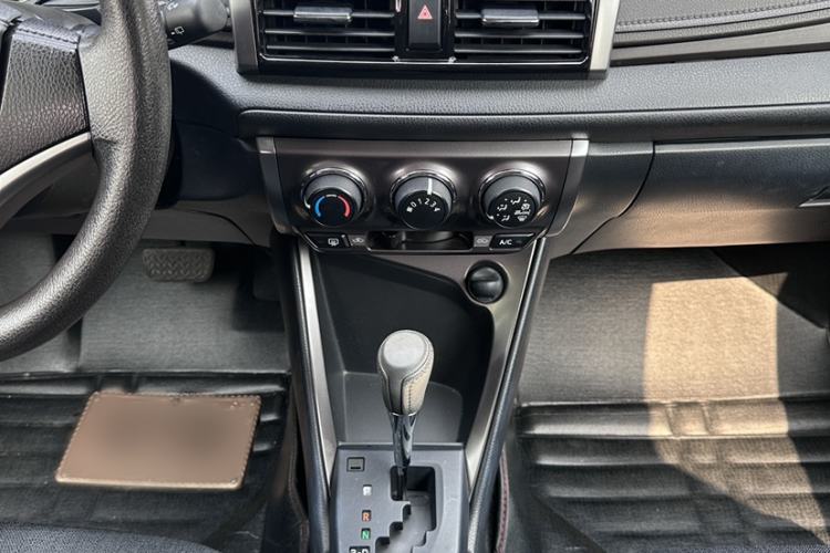Used Toyota YARiS L Zhi Xuan 2015 1.5E Automatic Charm Edition Interior 4