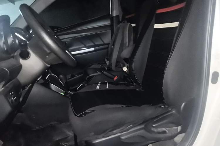 Used Toyota YARiS L Zhi Xuan 2015 1.5E Automatic Charm Edition Left Front Seat