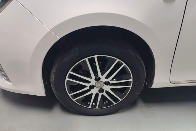 Used Toyota YARiS L Zhi Xuan 2015 1.5E Automatic Charm Edition Left Front Wheel Hub