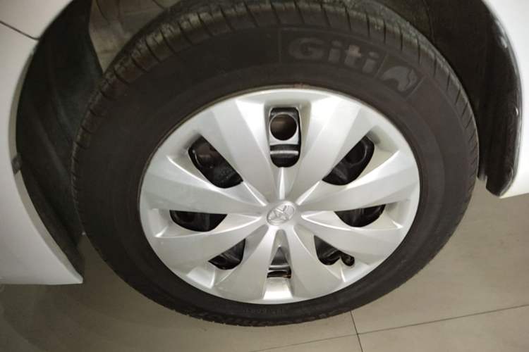 Used Toyota YARiS L Zhi Xuan 2015 1.5E Automatic Charm Edition Left Front Wheel Hub
