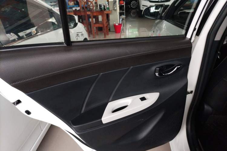 Used Toyota YARiS L Zhi Xuan 2015 1.5G Automatic Xuan Dong Sunroof Special Edition Left Rear Door Interior