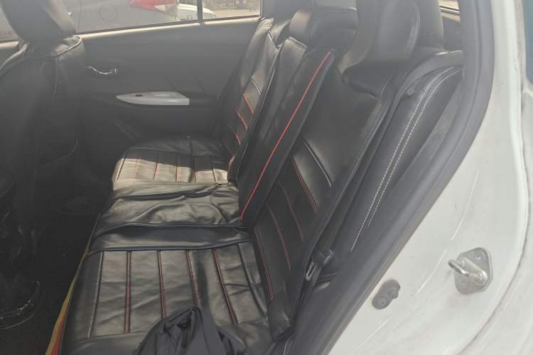 Used Toyota YARiS L Zhi Xuan 2015 1.5G Manual Xuan Dong Sunroof Special Edition Left Rear Seat