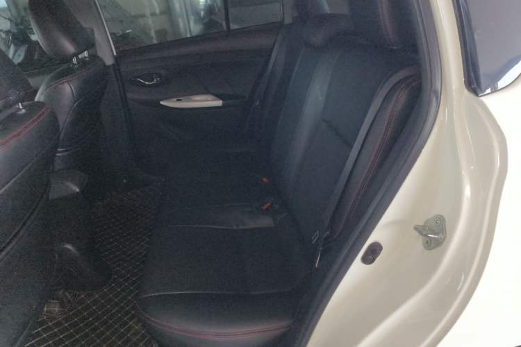 Used Toyota YARiS L Zhi Xuan 2015 1.5G Manual Xuan Dong Sunroof Special Edition Left Rear Seat