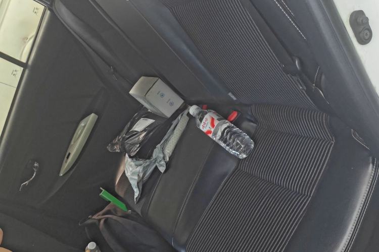 Used Toyota YARiS L Zhi Xuan 2015 1.5G Automatic Xuan Dong Sunroof Special Edition Left Rear Seat