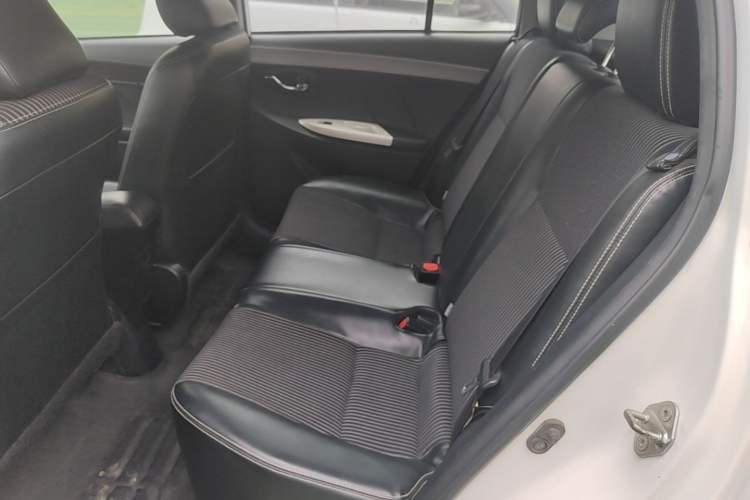 Used Toyota YARiS L Zhi Xuan 2015 1.5G Manual Xuan Dong Sunroof Special Edition Left Rear Seat