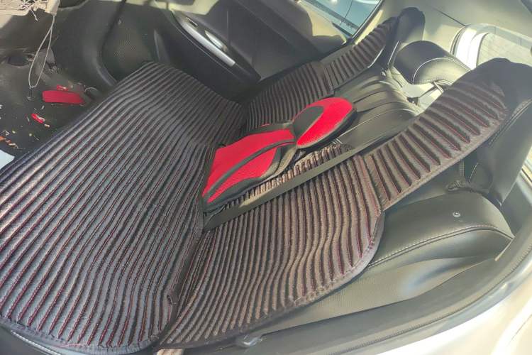 Used Toyota YARiS L Zhi Xuan 2015 1.5E Automatic Charm Edition Left Rear Seat
