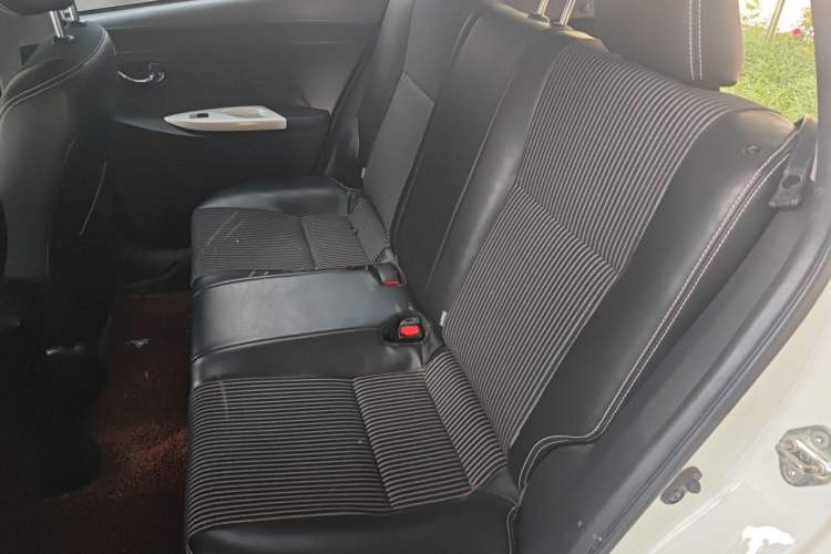 Used Toyota YARiS L Zhi Xuan 2015 1.5G Automatic Xuan Dong Sunroof Special Edition Left Rear Seat